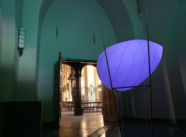Lichtkunst object Oorsprong in kerk te Schijndel